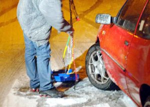 Σε ποια σημεία του οδικού δικτύου χρειάζονται αντιολισθητικές αλυσίδες – Πού έχει διακοπεί η κυκλοφορία λόγω συγκέντρωσης υδάτων