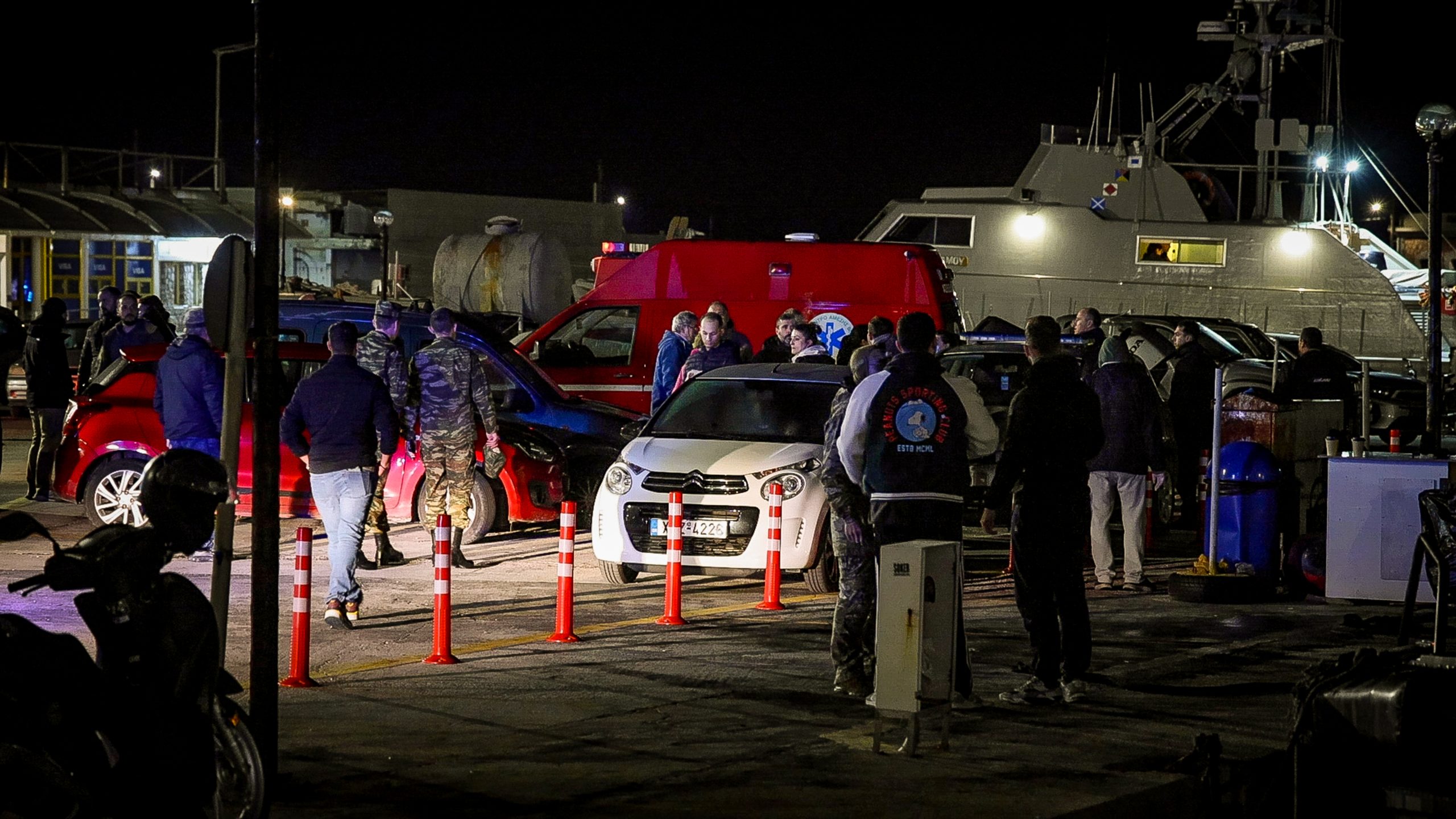 &Tau;&rho;&alpha;&gamma;&omega;&delta;ί&alpha; &sigma;&tau;&eta; &Chi;ί&omicron;: &Nu;&epsilon;&kappa;&rho;&omicron;ί, &tau;&rho;&alpha;&upsilon;&mu;&alpha;&tau;ί&epsilon;&sigmaf; &kappa;&alpha;&iota; &alpha;&gamma;&nu;&omicron;&omicron;ύ&mu;&epsilon;&nu;&omicron;&iota; &sigma;&epsilon; &epsilon;&pi;&epsilon;&iota;&sigma;ό&delta;&iota;&omicron; &tau;&omicron;&upsilon; &Lambda;&iota;&mu;&epsilon;&nu;&iota;&kappa;&omicron;ύ &mu;&epsilon; &sigma;&kappa;ά&phi;&omicron;&sigmaf; &mu;&epsilon;&tau;&alpha;&nu;&alpha;&sigma;&tau;ώ&nu;
