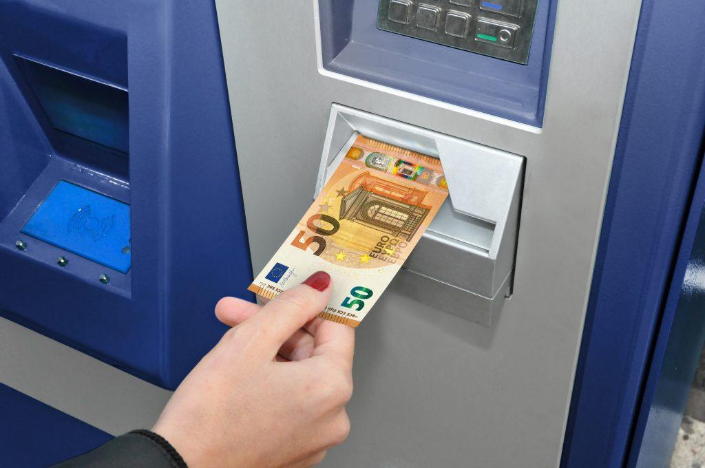 Παγίδα στους κοινούς λογαριασμούς: Όταν πεθαίνει ο ένας, χάνουν οι κληρονόμοι;