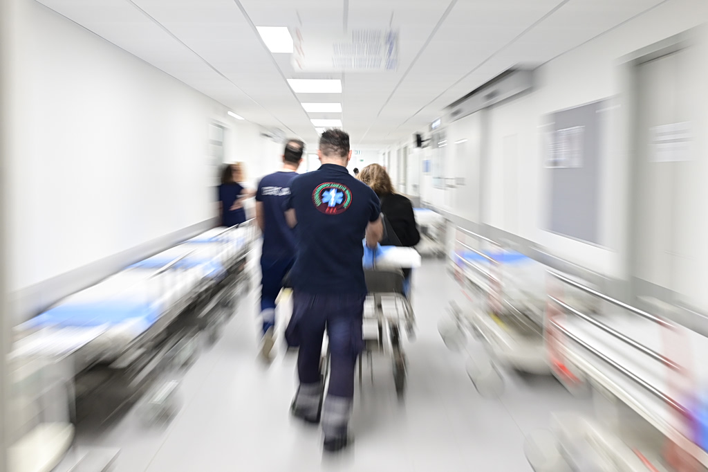 Θρίλερ στην Κόρινθο: Νεκρός 17χρονος με τραύματα από μαχαίρι