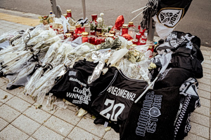 ΚΑΕ ΠΑΟΚ: Αντιπροσωπεία παικτών και παραγόντων στο σημείο της δολοφονίας του Κλεομένη