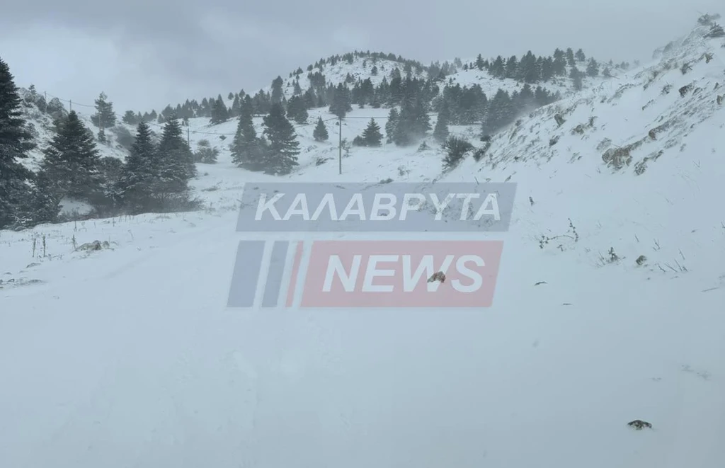 Καλάβρυτα: Σοβάρα προβλήματα προκαλεί η σφοδρή χιονόπτωση – Σε εξέλιξη επιχείρηση απεγκλωβισμού οδηγών