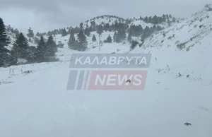 Καλάβρυτα: Σοβάρα προβλήματα προκαλεί η σφοδρή χιονόπτωση – Σε εξέλιξη επιχείρηση απεγκλωβισμού οδηγών