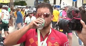 Στην ποδηλασία το γύρισε ο Αζάρ και το πανηγύρισε απολαμβάνοντας μπύρες