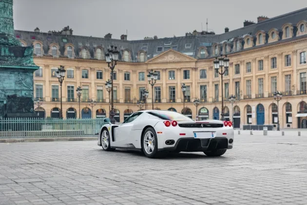 Στο σφυρί μια σπάνια Ferrari Enzo: Πόσο θα πιάσει σε δημοπρασία στο Μονακό