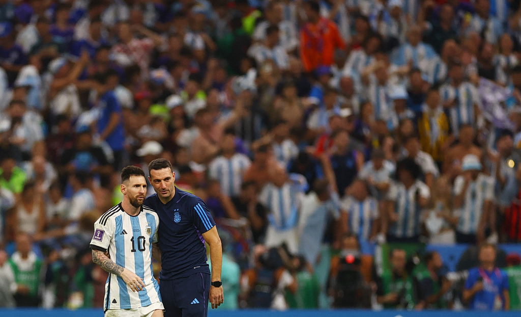 Σκαλόνι: «Δεν τολμώ να πω ότι θα είναι το τελευταίο Μουντιάλ του Μέσι-Αν έρθει, να το απολαύσει»