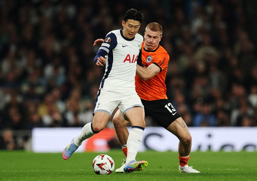 Η UEFA τιμώρησε την Τότεναμ για ναζιστικούς χαιρετισμούς οπαδών της: Τους απέκλεισαν επ’ αόριστον οι Λονδρέζοι