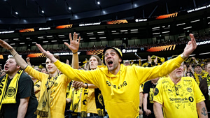 Οπαδός της Μπόντο Γκλιμτ κουρεύτηκε στο γήπεδο για τις πέντε σερί νίκες της ομάδας στο Champions League (vid)