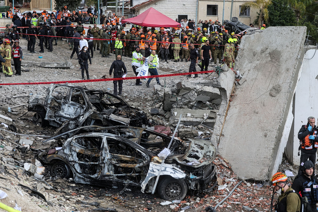 Μαζικοί βομβαρδισμοί ΗΠΑ και Ισραήλ στο Ιράν – Περιορισμένες ζημιές στη βρετανική βάση στην Κύπρο