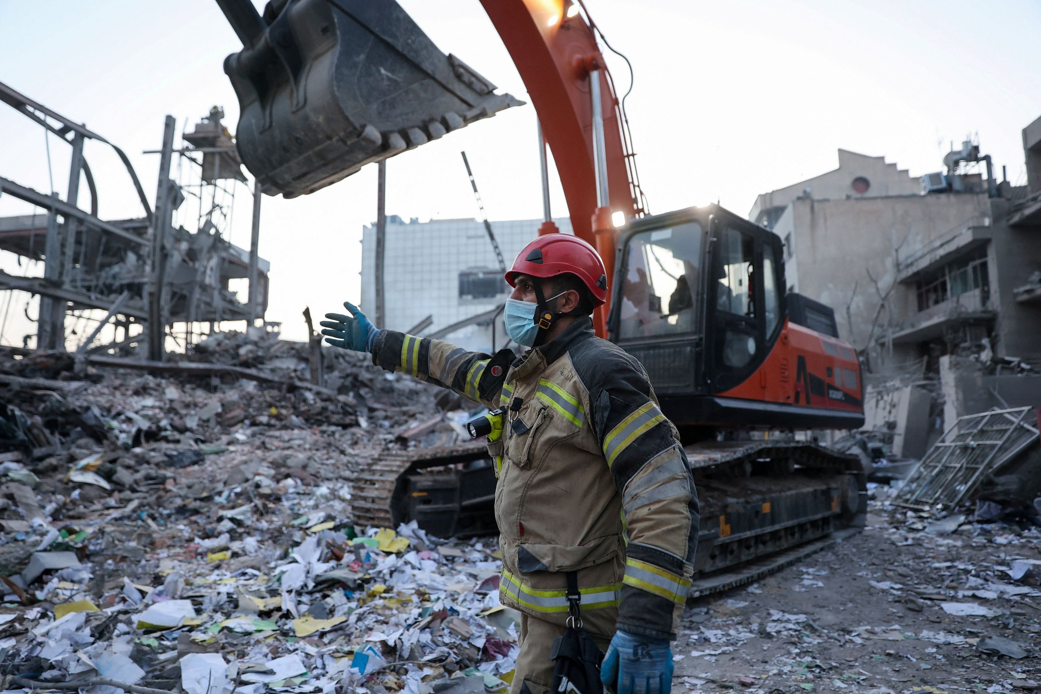 &Epsilon;&pi;ί&theta;&epsilon;&sigma;&eta; &sigma;&tau;&omicron; &Iota;&rho;ά&nu;: &Omicron;&iota; &alpha;&rho;&theta;&rho;&omicron;&gamma;&rho;ά&phi;&omicron;&iota; &tau;&omega;&nu; &laquo;&Nu;&Epsilon;&Omega;&Nu;&raquo; &alpha;&nu;&alpha;&lambda;ύ&omicron;&upsilon;&nu;
