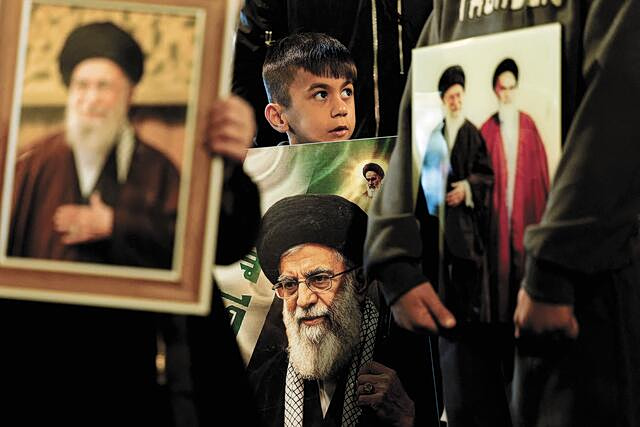 Ποταμοί δακρύων για τον τύραννο