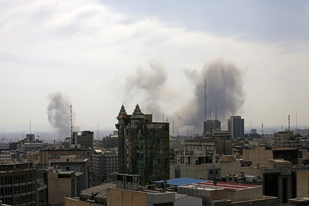 Νέες απειλές Τραμπ στο Ιράν: Έρχεται πολύ σκληρό πλήγμα σήμερα – «Δεν παραδινόμαστε» λέει ο Πεζεσκιάν