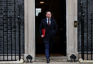 Βρετανία: «Άνευ προηγουμένου » η επιδημία μηνιγγίτιδας που σκότωσε δύο ανθρώπους στην Αγγλία, λέει ο υπουργός Υγείας