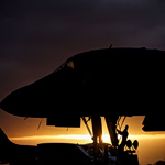 Έτοιμα για επίθεση τα βομβαρδιστικά B-2 – Ενισχύονται οι αμερικανικές δυνάμεις στη Μέση Ανατολή