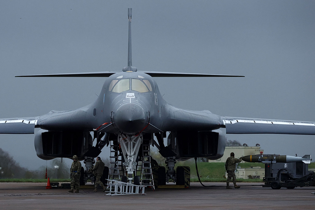 Επιθέσεις με drones σε ενεργειακά κοιτάσματα» – Μακριά από τα Στενά του Ορμούζ μένει η ΕΕ