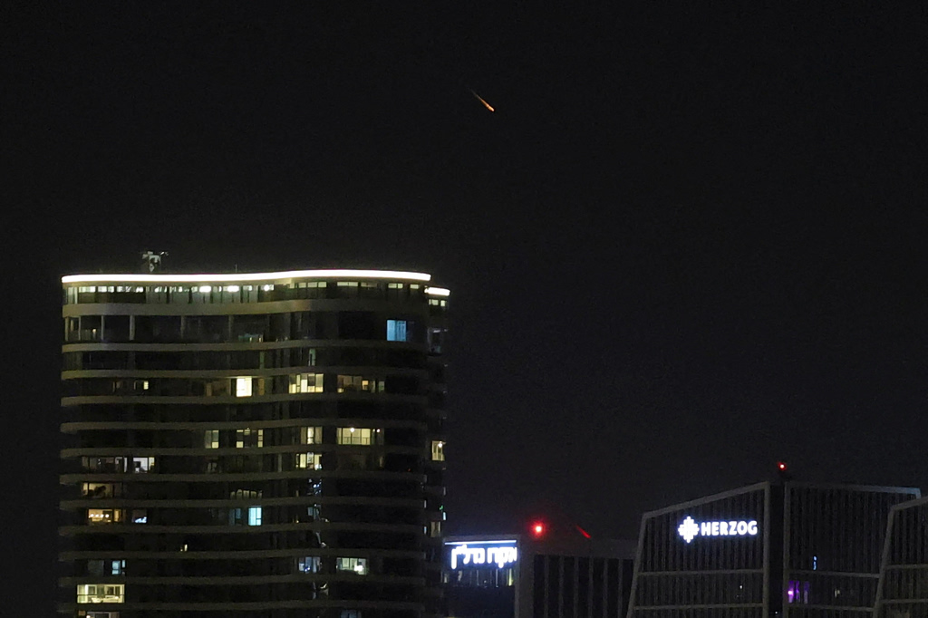 Εκρήξεις και νεκροί στο Τελ Αβίβ – Μεγάλη επίθεση από το Ιράν με πυρομαχικά διασποράς