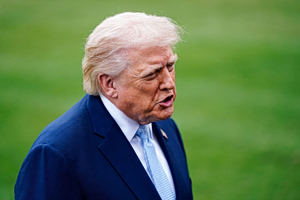 «Ο Άρχοντας των Στενών»: Το Ιράν παρουσιάζει τον Τραμπ ως… Lego και τον χλευάζει ξανά