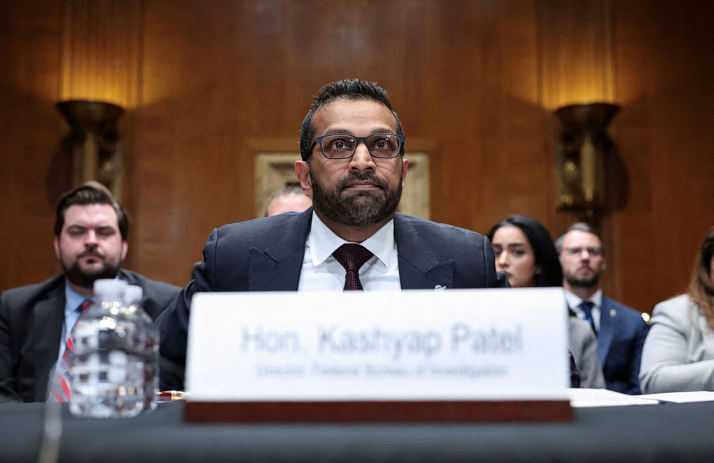 Ιρανοί χάκερς παραβίασαν το email του διευθυντή του FBI και διέρευσαν φωτογραφίες και έγγραφα