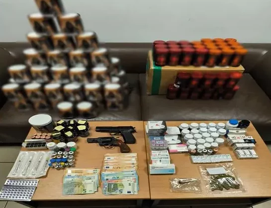 Διακίνησαν σε έναν χρόνο 240.000 λαθραία πακέτα τσιγάρα: Ενα εκατ. ευρώ η ζημιά για το Δημόσιο – Οι «καβάτζες» και το δίκτυο πελατών