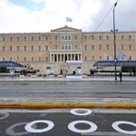 Έκθεση ΟΟΣΑ: Στο ναδίρ η εμπιστοσύνη των Ελλήνων στους θεσμούς