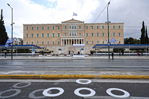 Έκθεση ΟΟΣΑ: Στο ναδίρ η εμπιστοσύνη των Ελλήνων στους θεσμούς