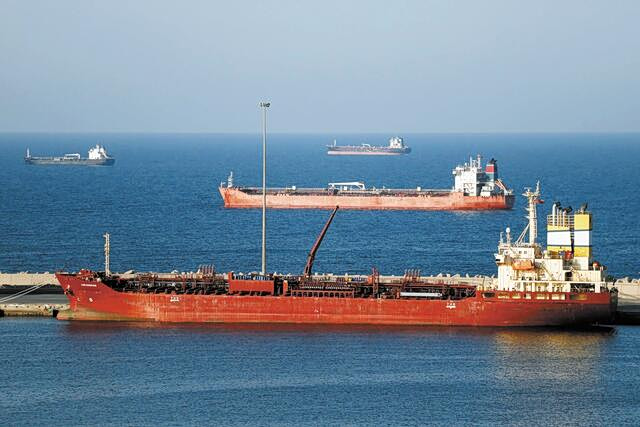 Το Ιράν προειδοποιεί: Όποιο πλοίο προσεγγίσει τα Στενά του Ορμούζ θα στοχοποιηθεί