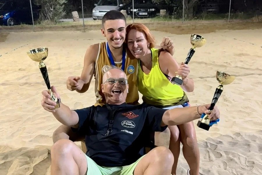 «Ο κόσμος σκοτείνιασε»: Η σπαρακτική ανάρτηση του πατέρα του 18χρονου στον Πύργο που έπεσε από το μπαλκόνι και σκοτώθηκε