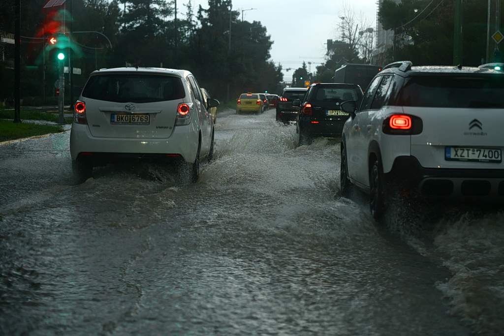 Συναγερμός για την κακοκαιρία: Οι 5 περιοχές που βρίσκονται στο «μάτι» της Deborah τις επόμενες ώρες