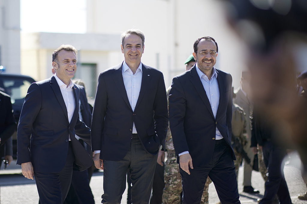 Ανάρτηση Μακρόν στα ελληνικά: Με Μητσοτάκη και Χριστοδουλίδη εργαζόμαστε για την ασφάλεια γύρω από την Κύπρο
