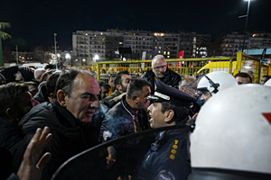 Θεσσαλονίκη: Ένταση μεταξύ αγροτών και αστυνομίας έξω από την Agrotica