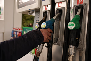 Η αύξηση των τιμών στα καύσιμα «ροκανίζει» το fuel pass πριν δοθεί – Ντόμινο ανατιμήσεων στην αγορά