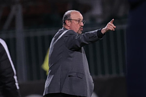 Μπενίτεθ: «Να είμαστε άκρως ανταγωνιστικοί στα play off»