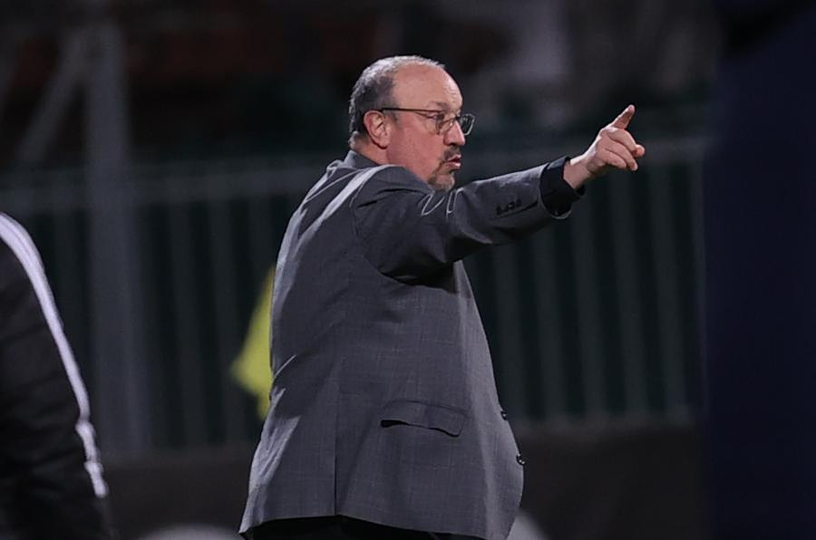 Μπενίτεθ: «Να είμαστε άκρως ανταγωνιστικοί στα play off»