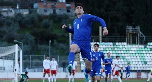 Εύκολη νίκη με χατ-τρικ Κούτσια για την Εθνική Ελπίδων – τώρα… τελικός με Γερμανία