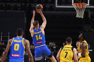 Στραβοπάτημα και ήττα της ΑΕΚ από το Περιστέρι στη «Sunel Arena»