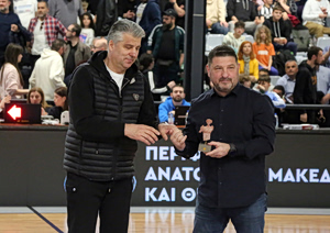 Βράβευση Χαρδαλιά στο Final 4 Κυπέλλου Γυναικών για τη συμβολή του στο άθλημα