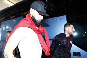 Με τον τιμωρημένο Φουρνιέ η άφιξη της αποστολής του Ολυμπιακού στο «Τ-Center»