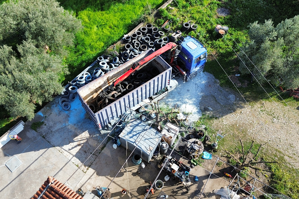 Βίντεο ντοκουμέντο από το σημείο της τραγωδίας στο Άστρος Κυνουρίας – Ο γερανός πιθανότατα ακούμπησε τα καλώδια ηλεκτροδότησης