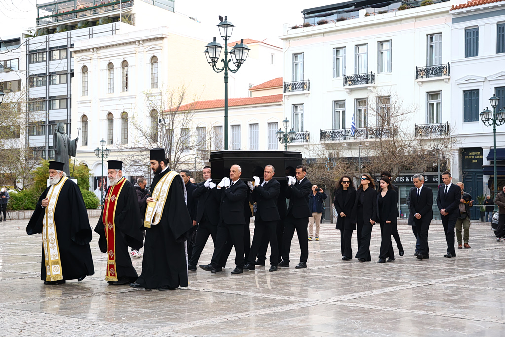 Μαρινέλλα: Σε λαϊκό προσκύνημα η σορός της – Στις 14:00 η εξόδιος ακολουθία