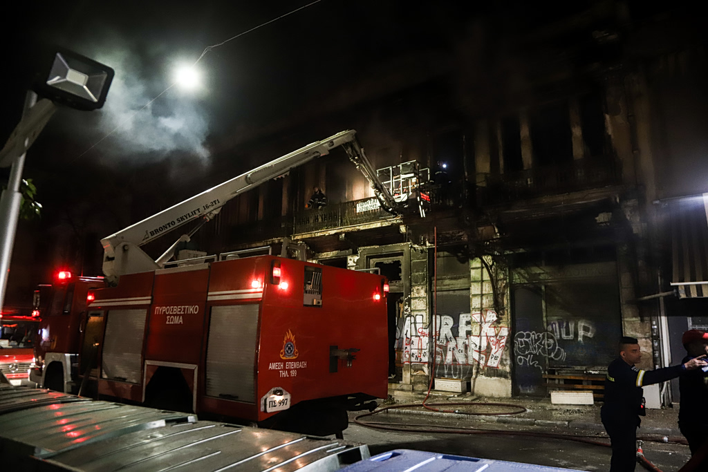 Πυρκαγιά σε κατάστημα στη Λεωφόρο Βάρης – Κορωπίου