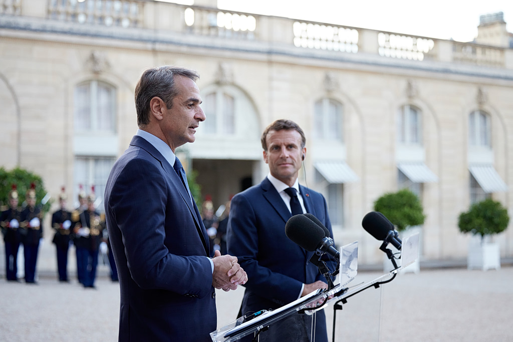 Μητσοτάκης και Μακρόν μεταβαίνουν στην Πάφο – Η τριμερής στην Κύπρο, η τουρκική αντίδραση