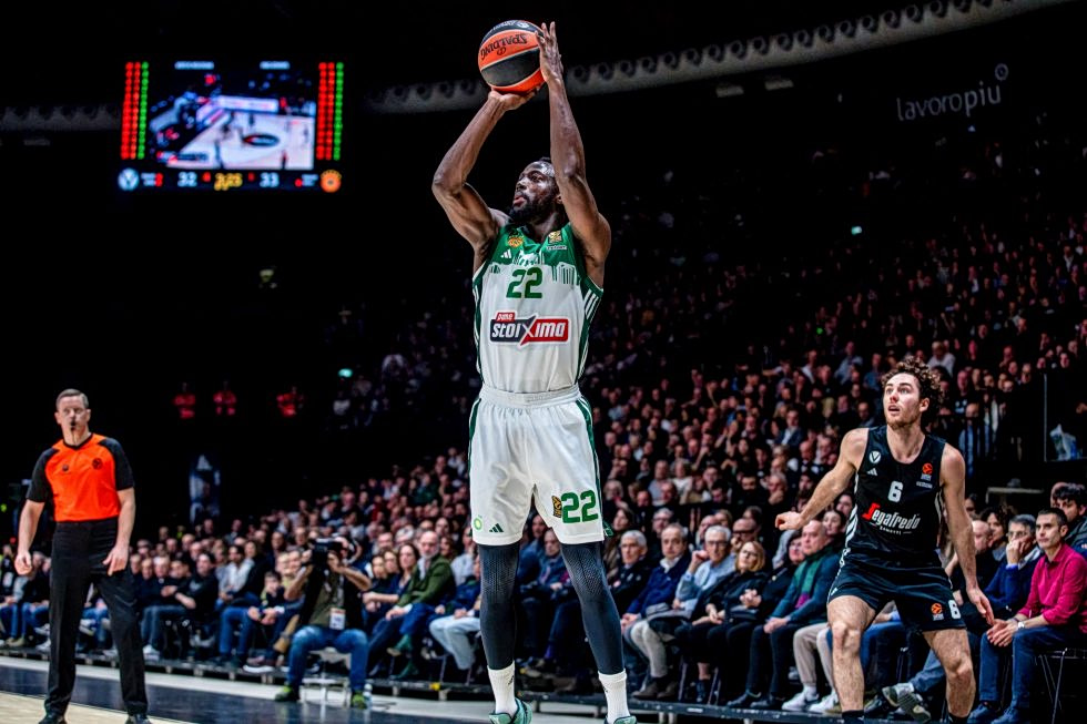 «Θα μείνει έξω για λίγο» – Ο Γκραντ φοράει ειδικό νάρθηκα στο αριστερό χέρι