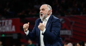 Ο Λάσο ακούμπησε καταλάθος διαιτητή και εκείνος τον απέβαλλε (video)