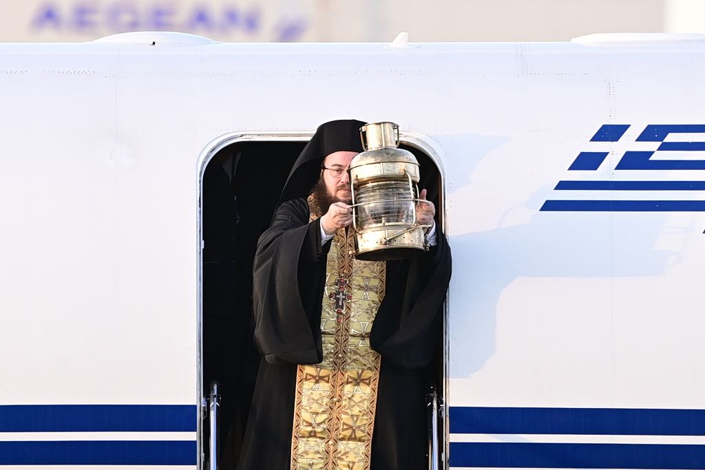 Πάσχα στη σκιά του πολέμου: Θρίλερ με το Άγιο Φως – Πώς θα φτάσει στην Ελλάδα