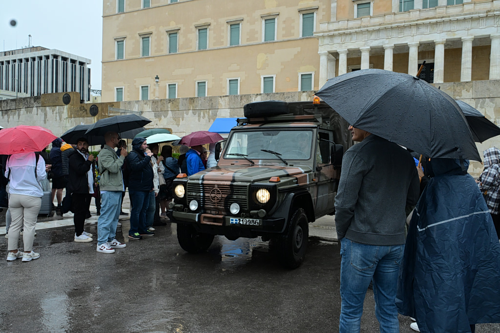 «Πολεμικός» καιρός την 25η Μαρτίου: Τι θα γίνει στην Αθήνα και που θα χρειαστούν ομπρέλες