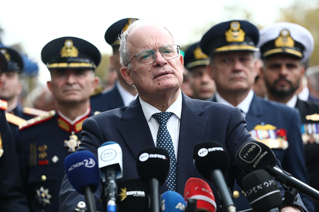 Οι επικές γκάφες του Κώστα Τασούλα σε δημόσια μετάδοση – «Να το πω από την αρχή;» και οι πρόγονοί μας το… 1981