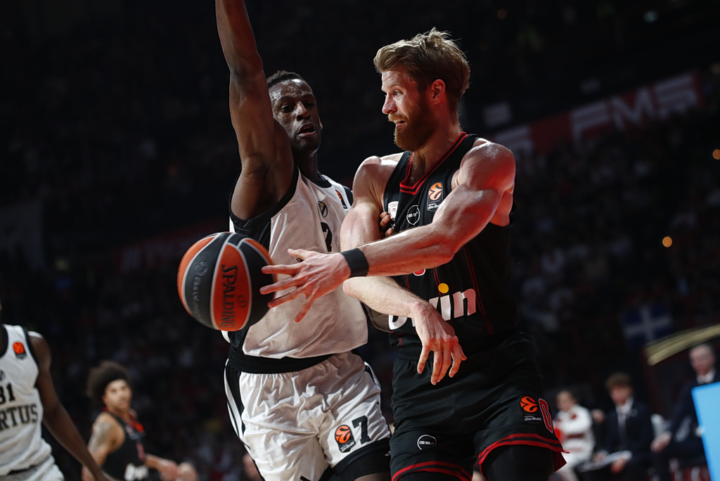 Νιάνγκ… απογειώθηκε: Εντυπωσιακό poster κάρφωμα στο ντέρμπι Βίρτους – Αρμάνι (vid)