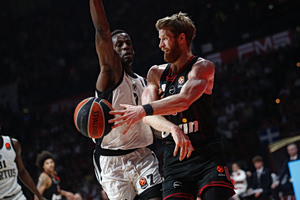 Νιάνγκ… απογειώθηκε: Εντυπωσιακό poster κάρφωμα στο ντέρμπι Βίρτους – Αρμάνι (vid)