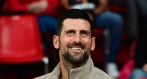 Ο Νόβακ Τζόκοβιτς απολαμβάνει απλή βόλτα στο σκοτάδι