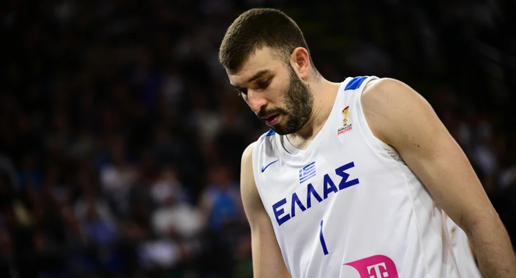 Οριστικά εκτός αγώνα με το Μαυροβούνιο ο Ρογκαβόπουλος – Στη θέση του ο Κακλαμανάκης